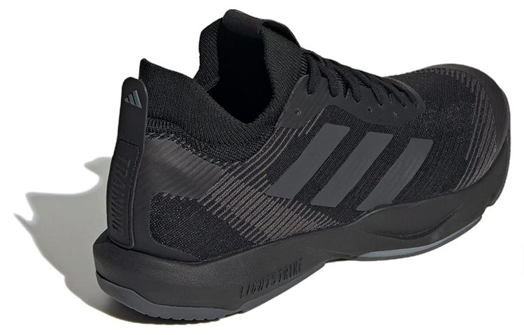 Shop 아디다스 래피드무브 ADV 트레이너 '코어 블랙' HP3265
