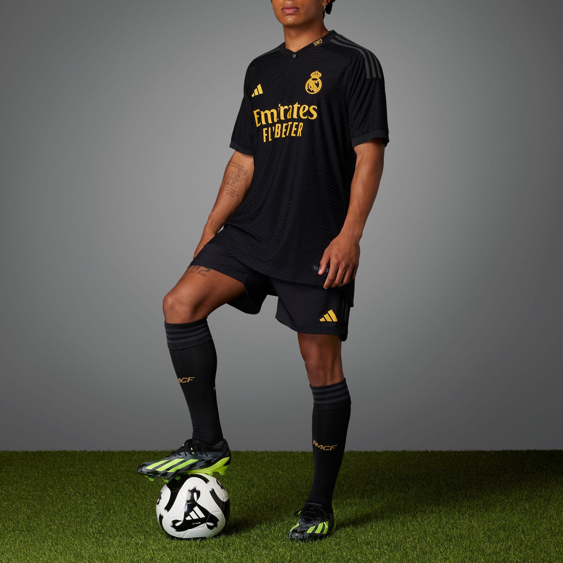 Sizing adidas 皇家馬德里客場球員版黑色足球球衣 IQ4923