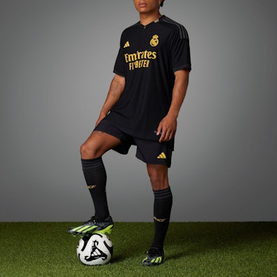 adidas 皇家馬德里客場球員版黑色足球球衣 IQ4923 Sizing adidas 皇家馬德里客場球員版黑色足球球衣 IQ4923