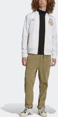 阿迪达斯皇马新年限量版白色飞行员夹克运动服. HA2530 Lookbook 阿迪达斯皇马新年限量版白色飞行员夹克运动服. HA2530