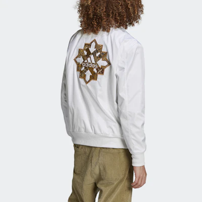 阿迪达斯皇马新年限量版白色飞行员夹克运动服. HA2530 Purchase 阿迪达斯皇马新年限量版白色飞行员夹克运动服. HA2530