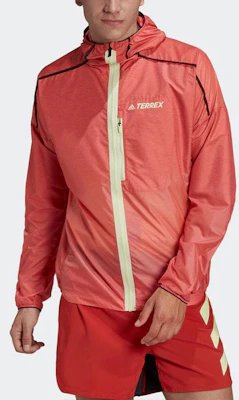 阿迪达斯反光防风连帽多口袋夹克 琥珀色 H11744 Lookbook 阿迪达斯反光防风连帽多口袋夹克 琥珀色 H11744