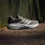 Lookbook Zapatillas de Running adidas Response Pace Negro/Blanco/Plata Mate KJ1772