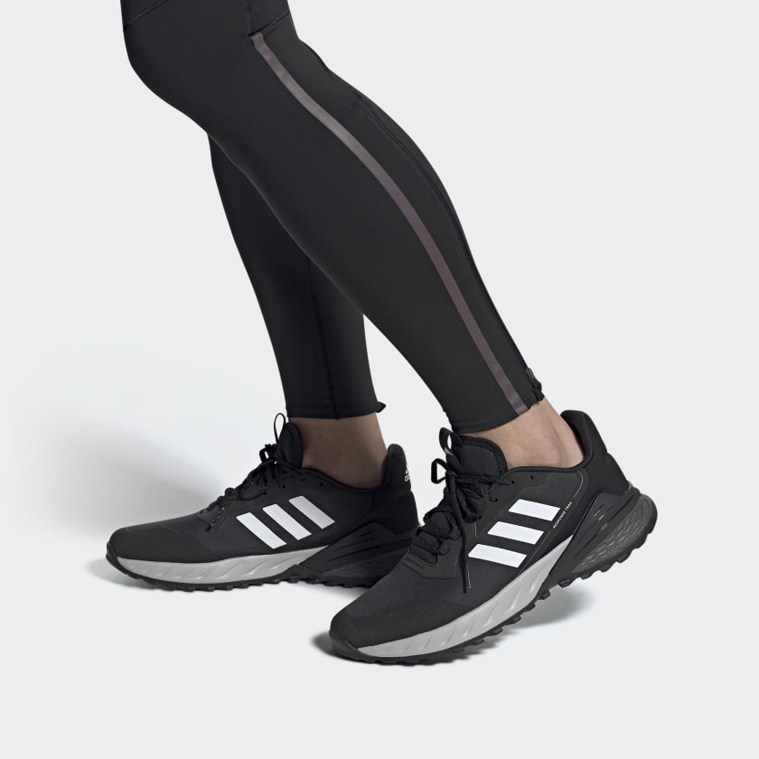 Sizing 阿迪达斯 Response Trail 2.0 黑白跑鞋 FX4852