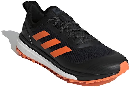 阿迪达斯 黑色高亮橙越野跑鞋 BB6608 Lookbook 阿迪达斯 黑色高亮橙越野跑鞋 BB6608