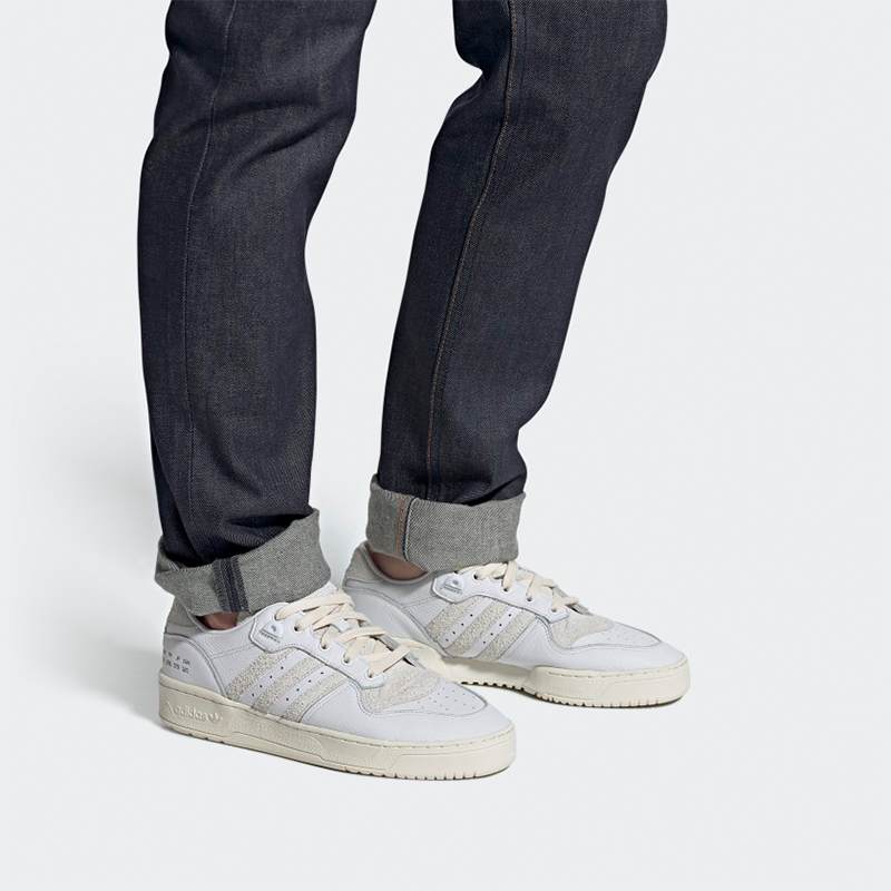 Sizing 아디다스 라이벌리 로우 '사이즈택' (크리스탈 오프 화이트) FY0035