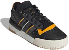 アディダス ライバルリーRM Low "コアブラック/カーボン" EE4987 Lookbook アディダス ライバルリーRM Low "コアブラック/カーボン" EE4987