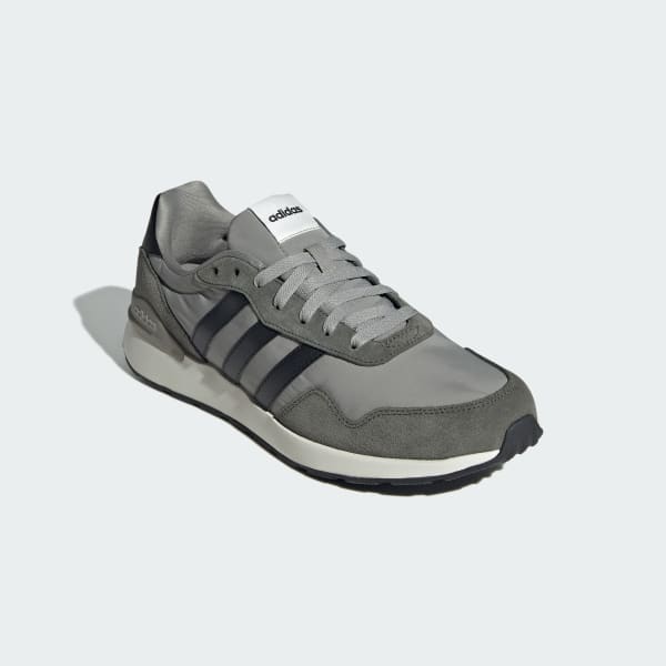 Shop Adidas Run 60s 4.0 運動鞋 銀礫石/核心黑/暗影橄欖 JQ6098