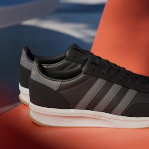 아디다스 런 70s 2.0 스니커즈 코어 블랙/그레이 포/프리러브드 브론즈 JR8840 1