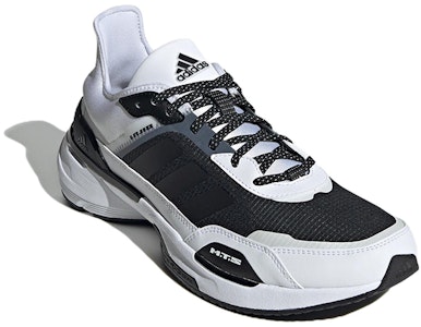 adidas 防滑 低筒 跑步鞋 男女皆宜 白黑 Lookbook adidas 防滑 低筒 跑步鞋 男女皆宜 白黑