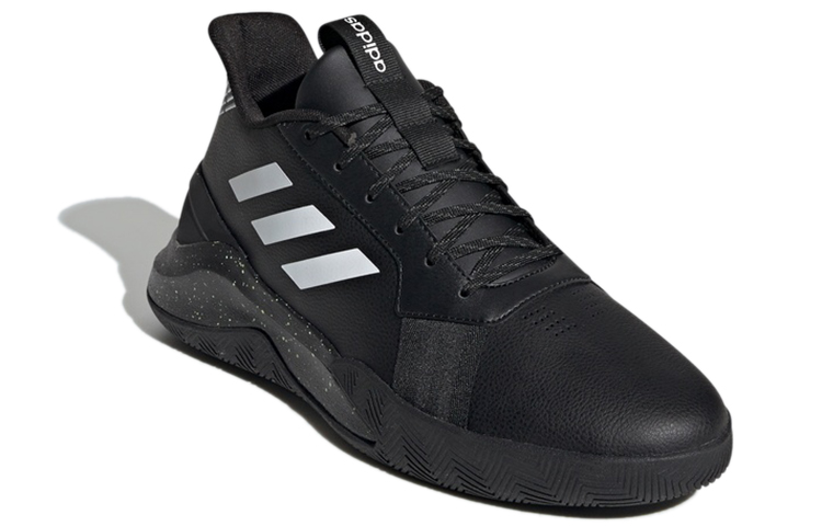 Lookbook adidas Runthegame Vintage Kasut Retro EE9656