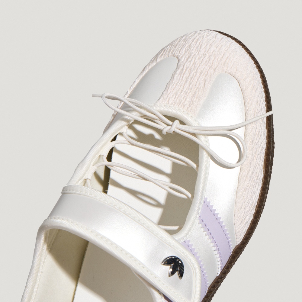 Shop (W) adidas Samba Jane 休閒鞋 LB8627