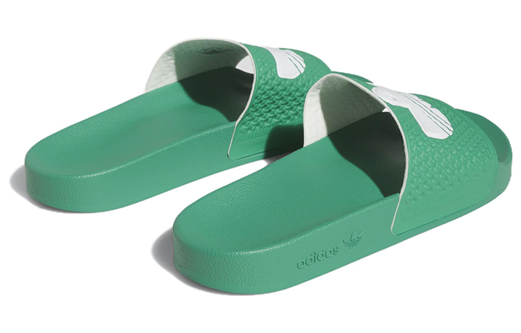 Shop アディダス シュムーフォイル スライド (セミコートグリーン) HQ2033