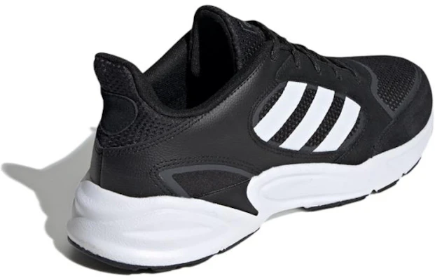 阿迪达斯复古90年代黑白跑步运动复古街头Valasion运动鞋 EE9892 Lookbook 阿迪达斯复古90年代黑白跑步运动复古街头Valasion运动鞋 EE9892