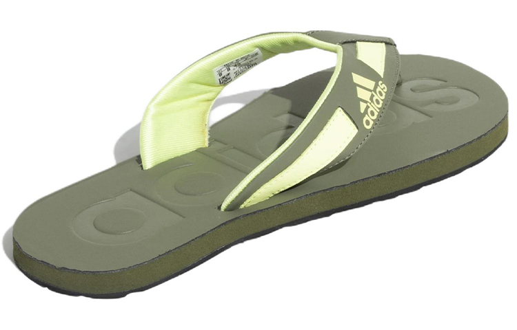 Shop 阿迪达斯Slalon耐磨舒适绿色凉拖鞋 EY3123