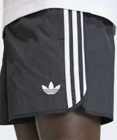 Lookbook adidas 經典黑色短褲 - 黑色 KE3571