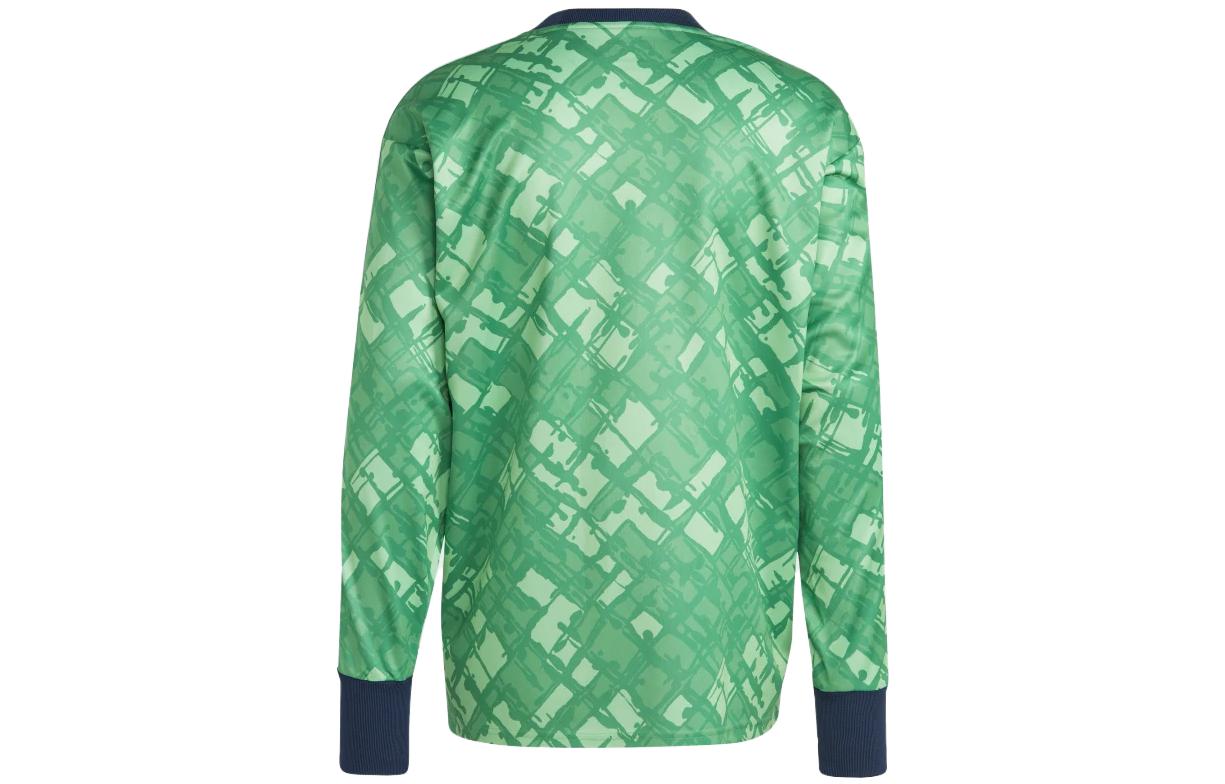 Lookbook 아디다스 SS23 그린 스트라이프 로고 프린트 긴팔 크루넥 스웻셔츠 HT7193