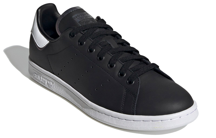Lookbook adidas Originals Stan Smith 低幫板鞋 男款 黑白