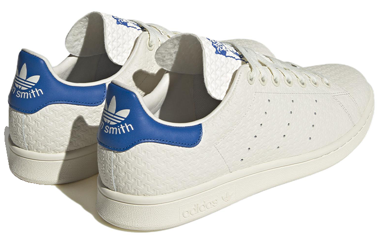 Shop adidas Stan Smith 'Estampado Geométrico en Relieve' HQ6747