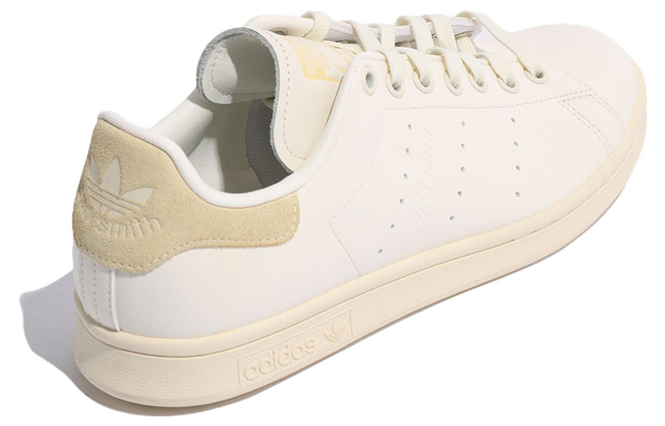 Shop adidas 史密斯經典鞋「奶油白簡約黃」GW1391