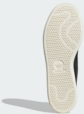 阿迪达斯史密斯经典银色金属鞋 IF1827 Lookbook 阿迪达斯史密斯经典银色金属鞋 IF1827