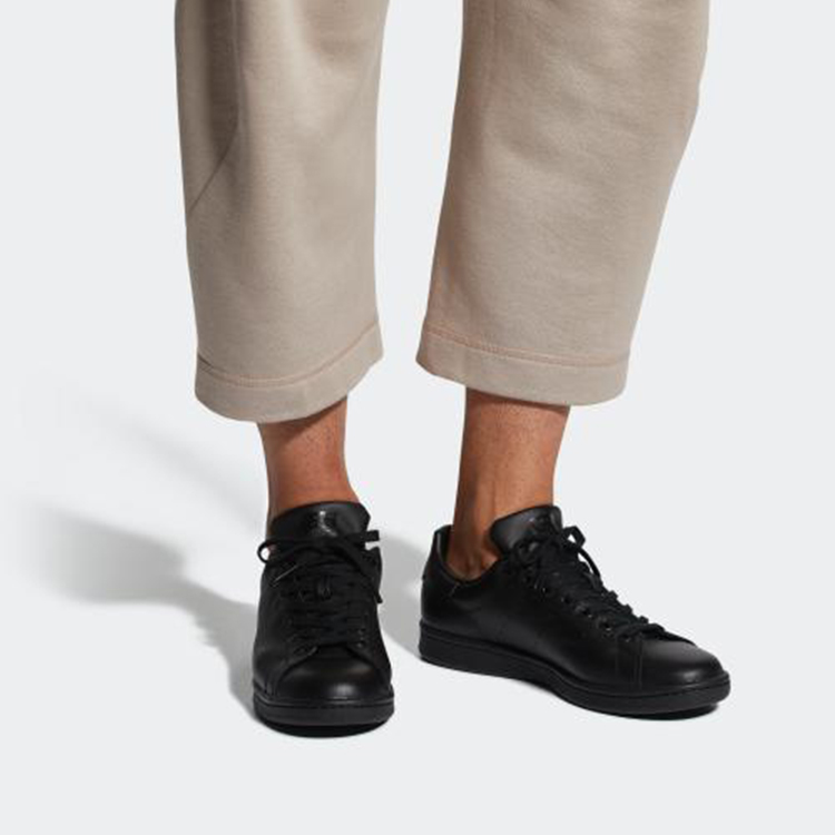 Sizing adidas Stan Smith ''Triple Black'' M20327