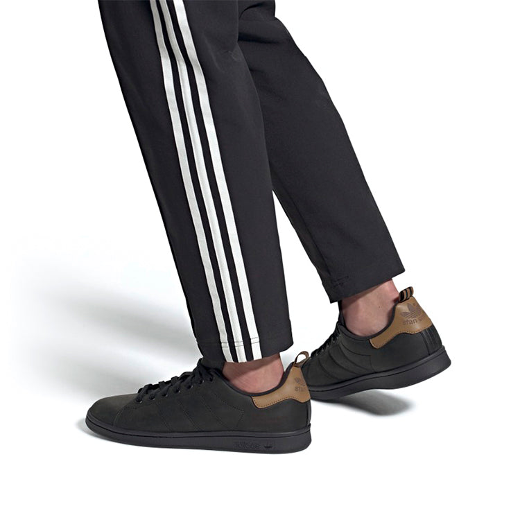 Sizing adidas Stan Smith 'Winterized Pack - Hitam Raw Desert' FZ3477