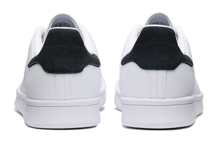 Shop 阿迪达斯史密斯板鞋 白色核心黑 GX4429