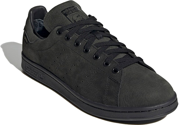 adidas Stan Smith Gore-Tex 'Triple Black' FZ0026 Lookbook adidas Stan Smith Gore-Tex 'Triple Black' FZ0026