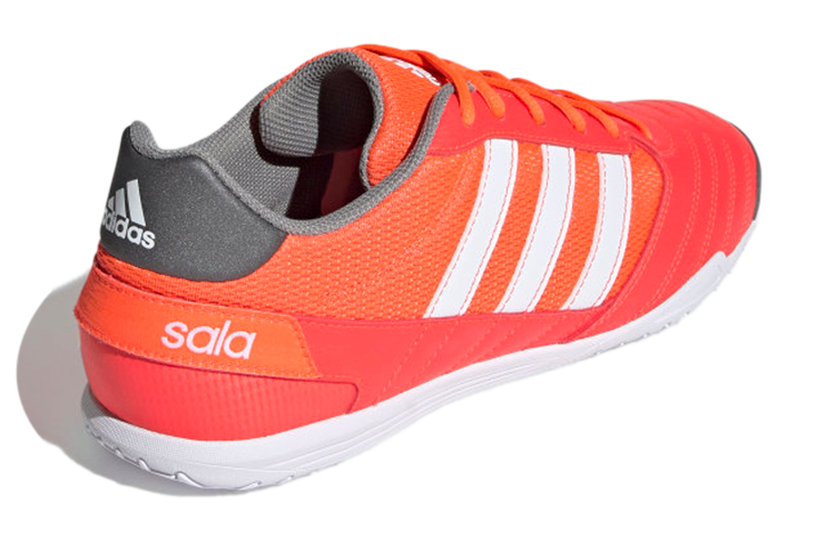Shop adidas Super Sala Boots 耐磨防滑足球鞋 粉橘色