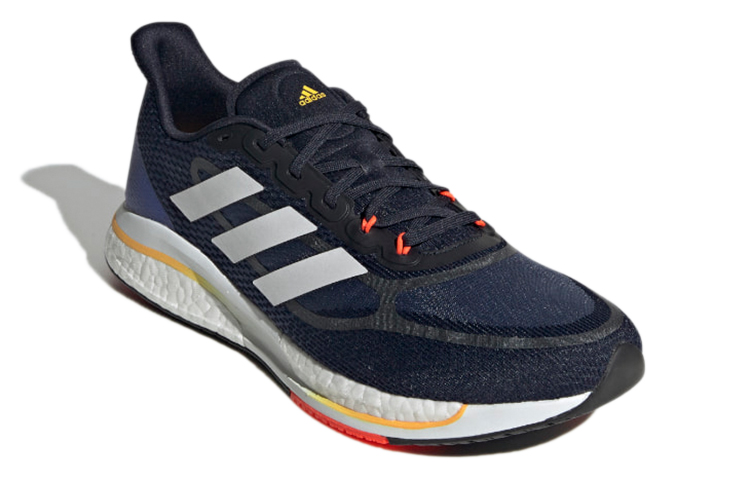 Lookbook adidas Supernova+ 黑白藍