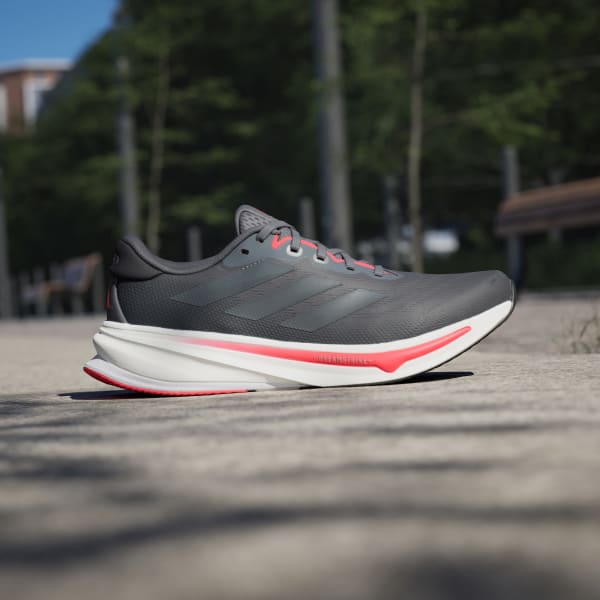 Lookbook Adidas Supernova Rise 2 跑步鞋 JQ4737