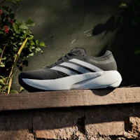 Sizing adidas Supernova Rise 3 男士跑鞋 核心黑/雲白/核心黑 JQ8502