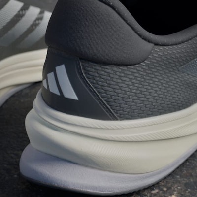 아디다스 슈퍼노바 라이즈 와이드 러닝화 코어 블랙/코어 화이트/카본 IG8245 2