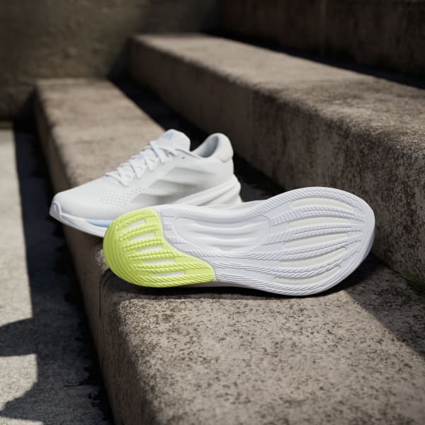 Shop Adidas Supernova Stride 2 跑鞋 雲白/霧銀/光芒藍 IH8654