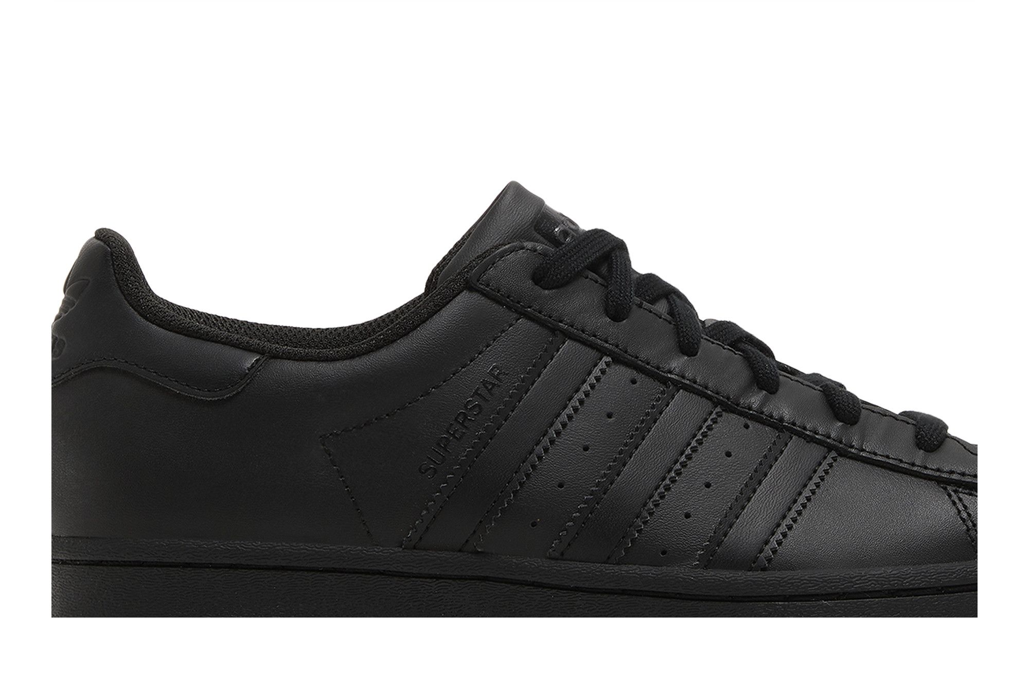 Lookbook adidas Superstar ''Ganz Schwarz'' EG4957