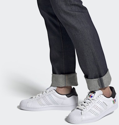 아디다스 슈퍼스타 '컬러풀 트레포일 - 클라우드 화이트' FW5388 Sizing 아디다스 슈퍼스타 '컬러풀 트레포일 - 클라우드 화이트' FW5388