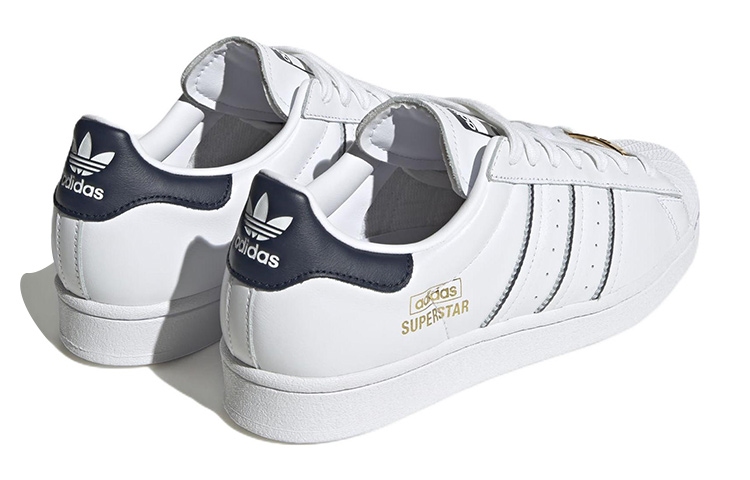 Shop adidas originals Superstar 舒適流行 輕便耐磨防滑 低筒 板鞋 男女皆宜 白
