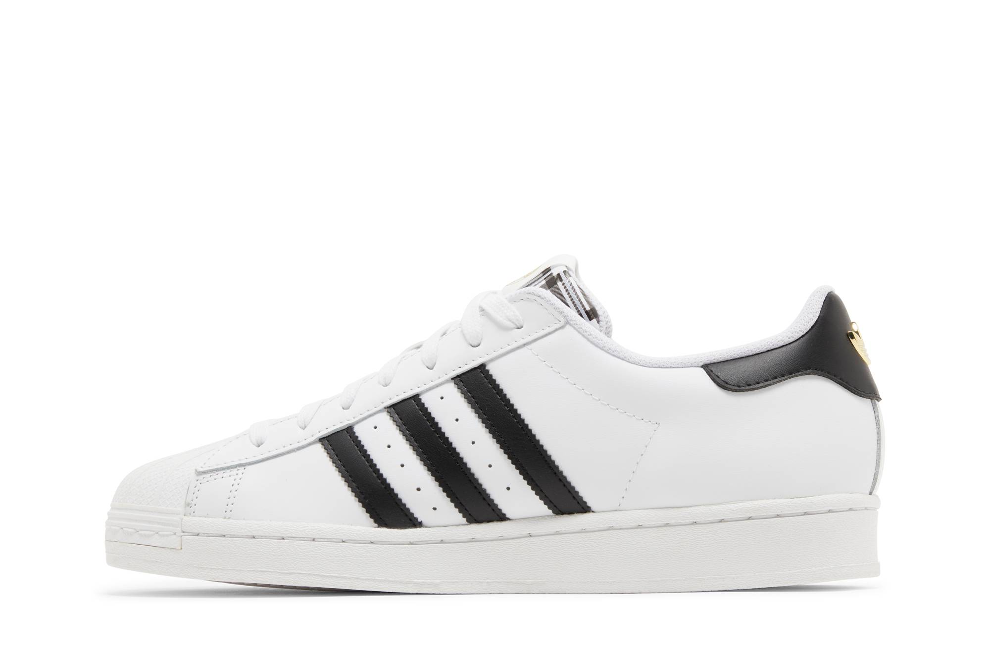 Lookbook adidas Superstar 'Graphic Pop - White Black' HP3252