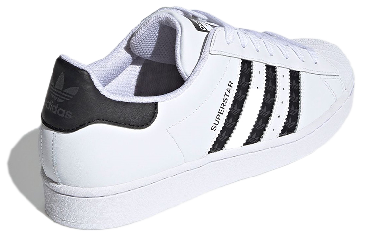Shop adidas Superstar 'Garis Logo - Putih Hitam' H68101