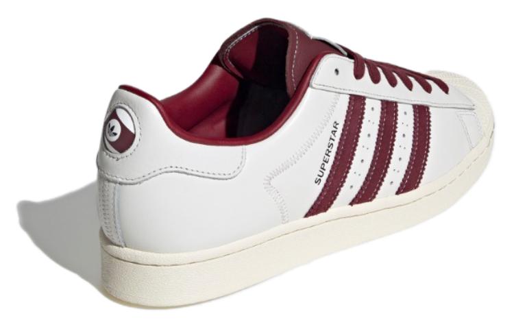 Shop adidas Superstar 'Putih Pudar Merah Anggur' IF1781