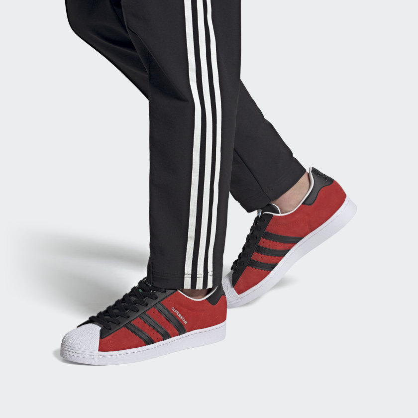 Sizing 阿迪达斯Superstar“红色核心黑” FU9522