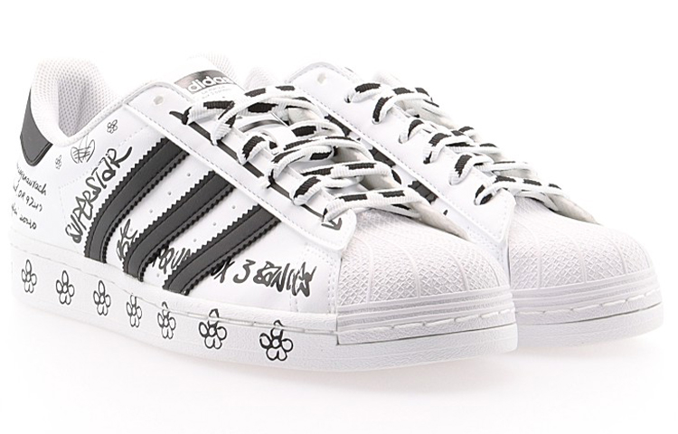 Lookbook 아디다스 슈퍼스타 '샤피 팩 - 그라피티 화이트 블랙' GV9804