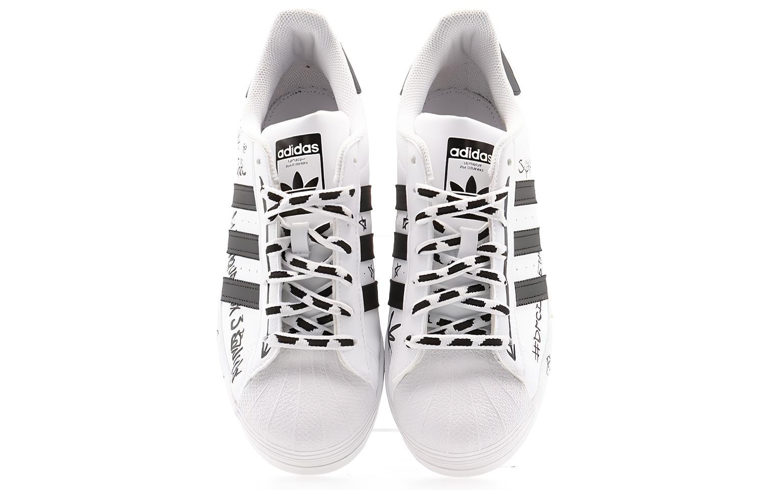 Shop 아디다스 슈퍼스타 '샤피 팩 - 그라피티 화이트 블랙' GV9804