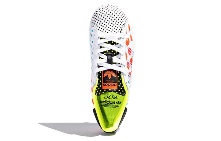 Shop adidas originals Superstar 防滑耐磨 低筒 滑板鞋 男女同款 白紅藍