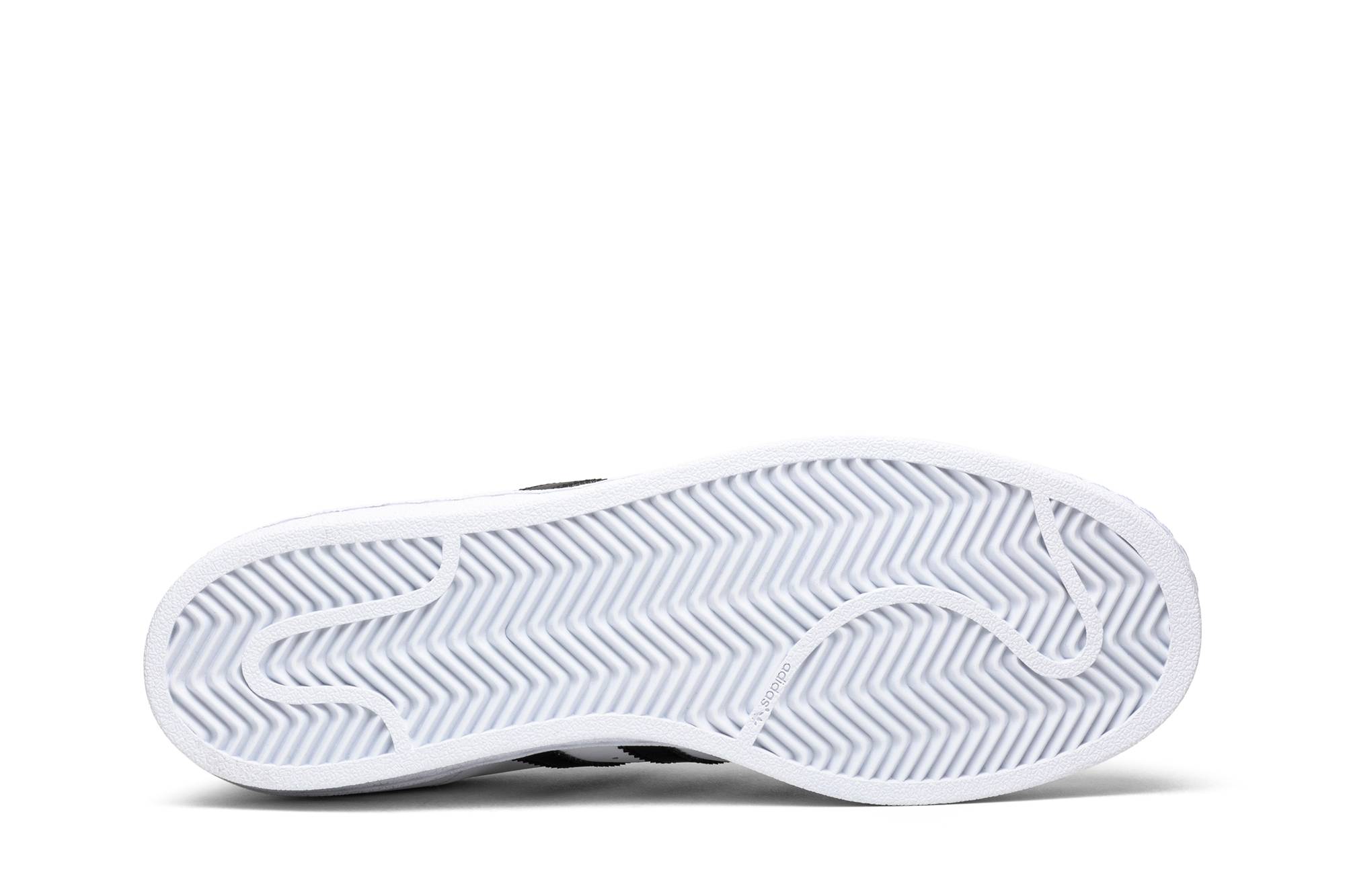 Shop 아디다스 슈퍼스타 '화이트 블랙' C77124