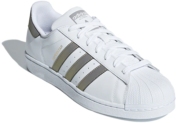 adidas Superstar 'Putih Emas Metalik' D98001 Lookbook adidas Superstar 'Putih Emas Metalik' D98001