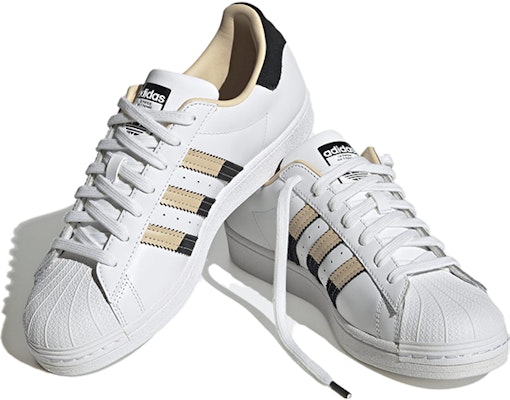 adidas Superstar 'Putih Pasir Hitam' HQ2166 Lookbook adidas Superstar 'Putih Pasir Hitam' HQ2166