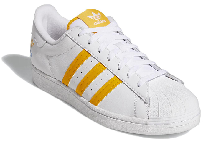 Lookbook 阿迪达斯 Superstar '白色大学金' GZ4741