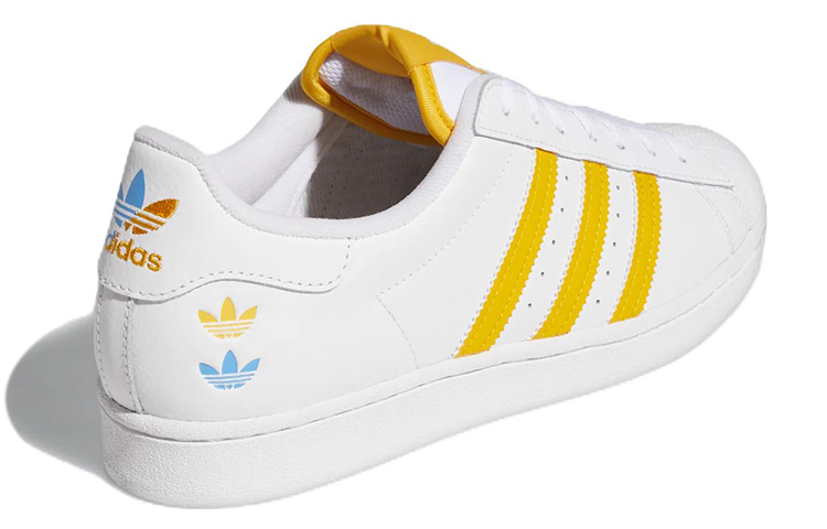 Shop 阿迪达斯 Superstar '白色大学金' GZ4741